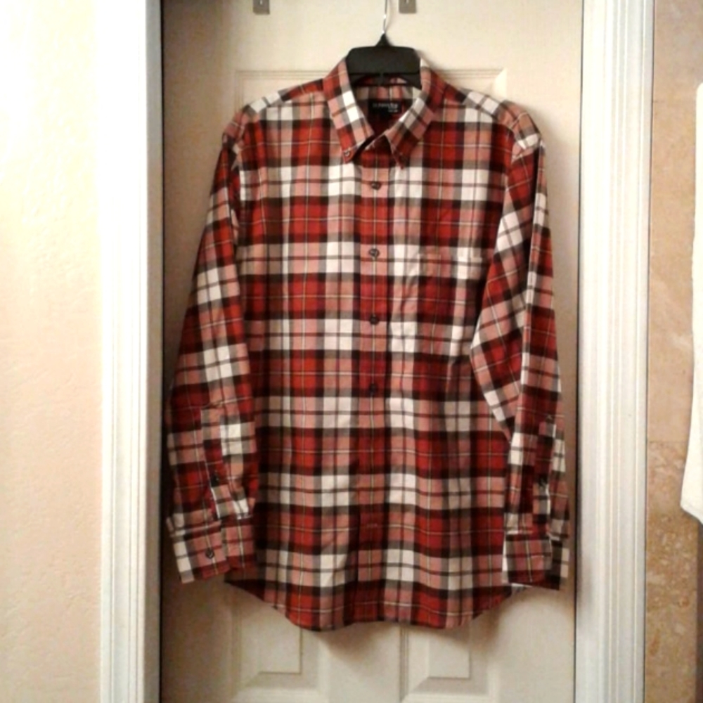 Men's long sleeve shirt.